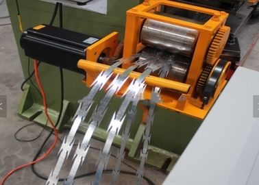 Eficacia alta que cerca el alambre que hace la máquina, máquina de acero galvanizada del alambre de púas de la maquinilla de afeitar proveedor